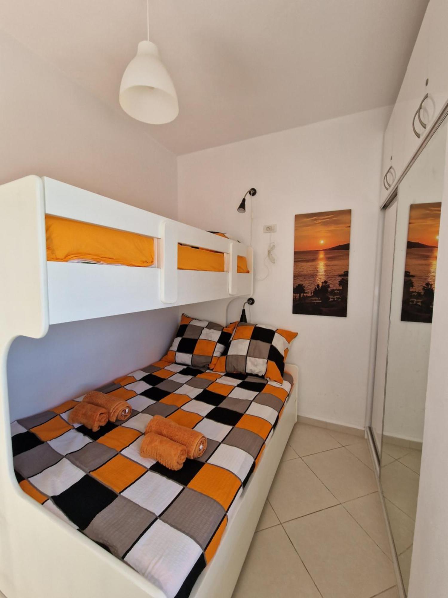 Orange Corner Apartment Sarandë エクステリア 写真